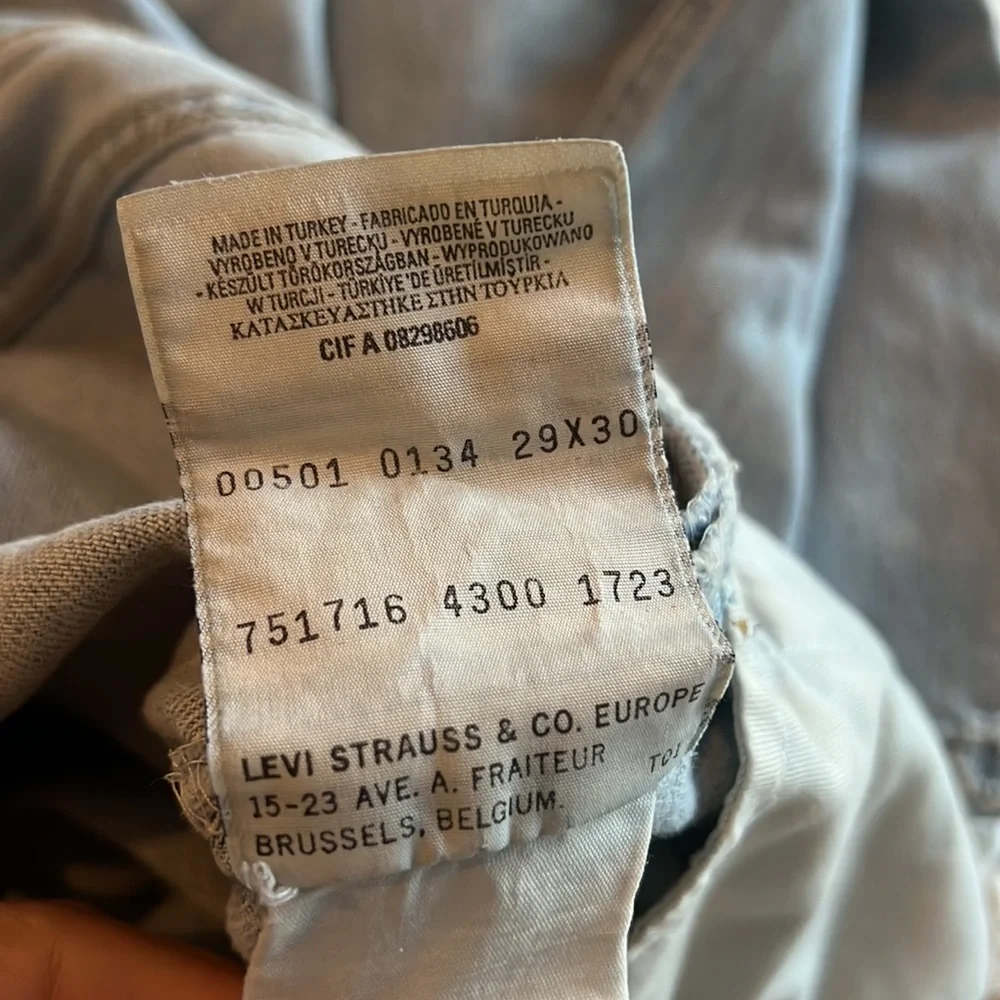 Vintage light wash 501 Levi’s - Picture 4 of 9